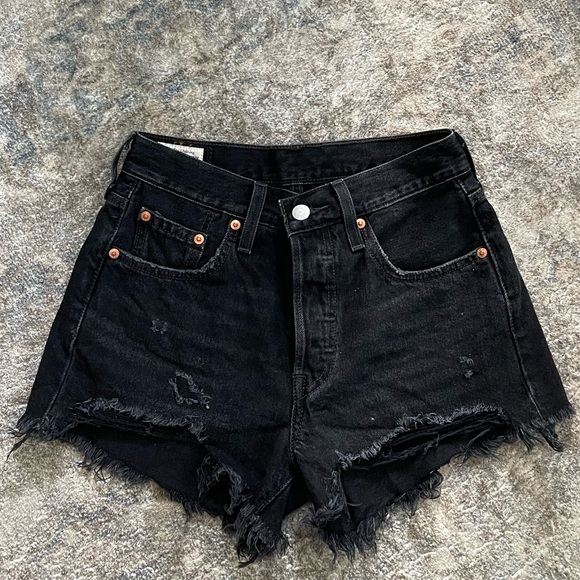 Levi 501 Women’s Black Levi Denim Shorts - Picture 2 of 9